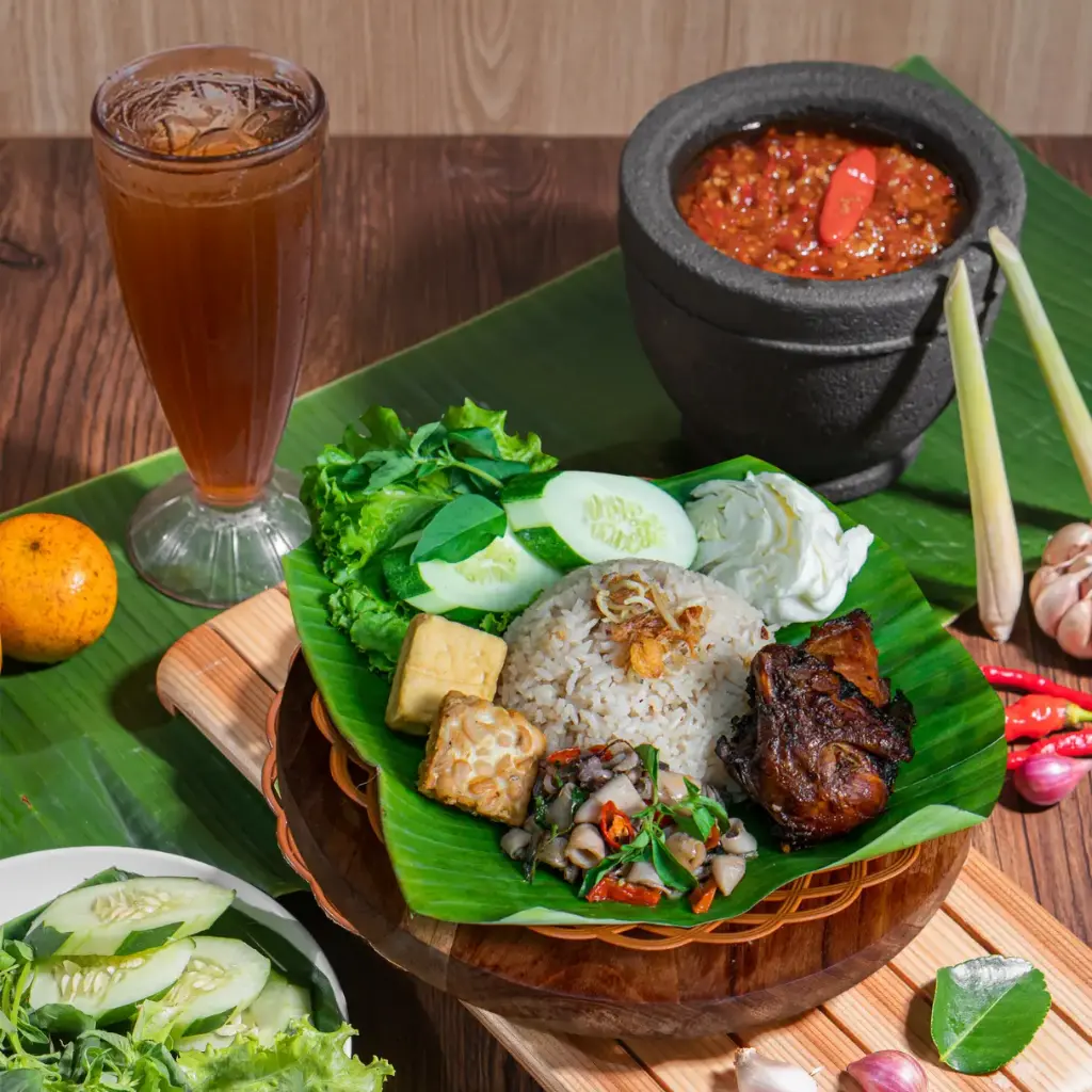 Dine-in Paket Komplit + Es Teh